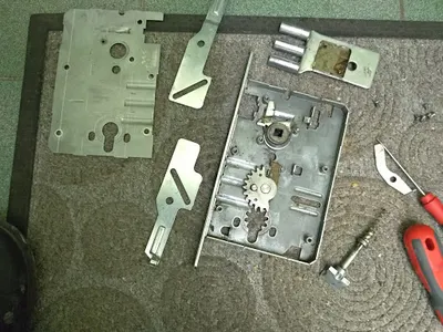 Dobry Ślusarz Warszawa - Mobilny serwis zamków i drzwi.